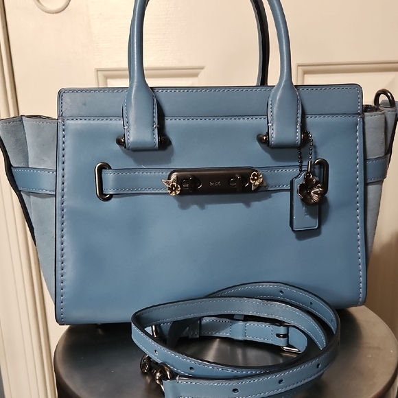 Coach NWOT Swagger With Tea Roses Design Blue Satchel/crossbody Bag - Picture 2 of 13